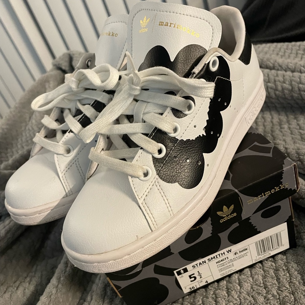 adidas Originals x Marimekko White Sneakers with Black Floral Print - Picture 10 of 10